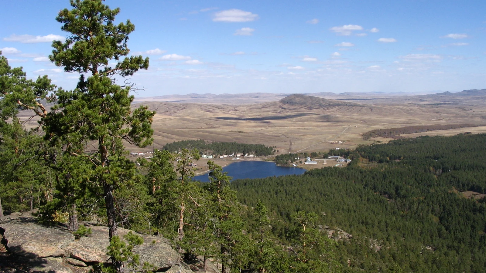 Lake and pine-covered hills in Karkaraly National Park