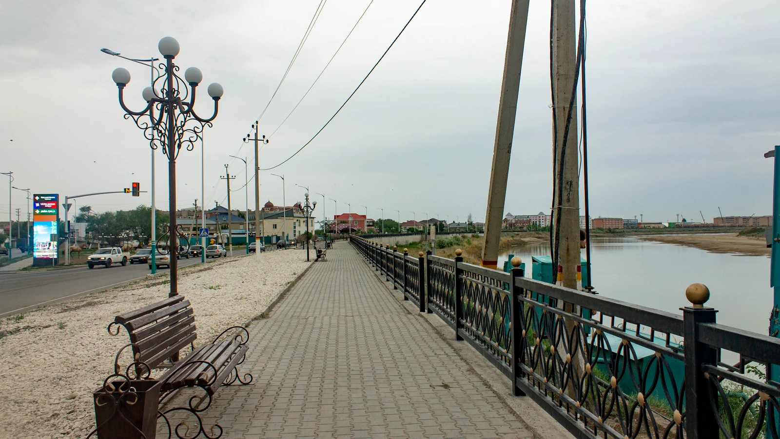 Syr Darya embankment in Kyzylorda